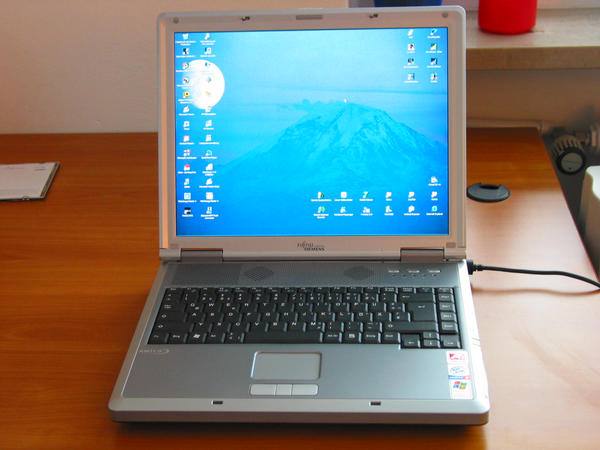 PC Portable HP Compaq - Windows 2000 - 1.66Ghz 1Go 60Go - 15 - Port Serie  et Parallele - Ordinateur