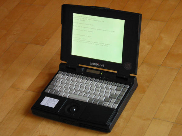 Laptop Escom Paradigma 486 DX2/66
Der Escom Paradigma wurde schließlich nach Anschaffung eines Parallel auf SCSI Interfaces zum Anschluß einer Syquest 44 MB Wechselplatte zu meinen ersten Desktopersatz.