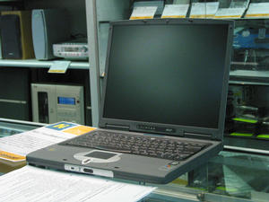 Acer Travelmate Betrachtung
Nachdem der Toshiba Satellite 3000 nirgends in Österreich mehr erhältlich ist beginnt von neuen die Suche nach einem neuen Notebook. Eine Überlegung ist Acer.
