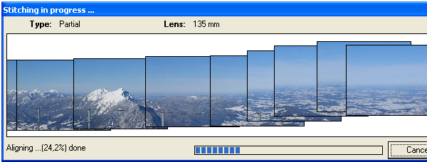 Panorama im Tiefschnee
Meterhoher Tiefschnee am Untersberg, wunderbare Fernsicht. Eine Panoramaaufnahme mit etwa 135mm Teleeinstellung wird gemacht, scheitert aber mangels Wasserwaage.