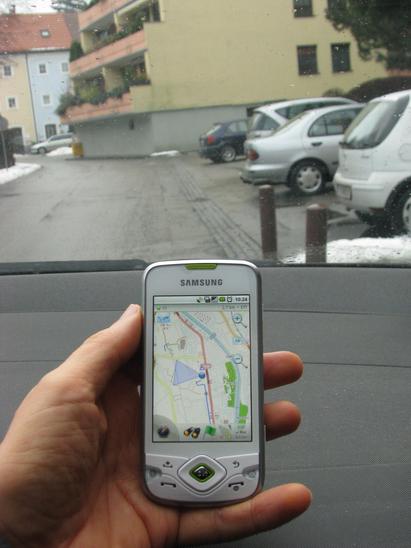 Maverick zum Navigieren
Parallel zu Google Maps wurde auch Maverick verwendet. Keine Route mit einer Liste wo man abbiegen muss, sondern nur die Richtung zum Ziel und 2,7 km Entfernung.