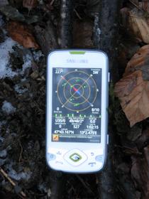 Neigungsmesser Steigungsmesser
Woher ich wußte, dass der Hang im Wald 35° Neigung hatte? Ganz einfach, ich habe mein Samsung Galaxy Spica auf einen Ast parallel  zum Waldboden gelegt.
Bild 2