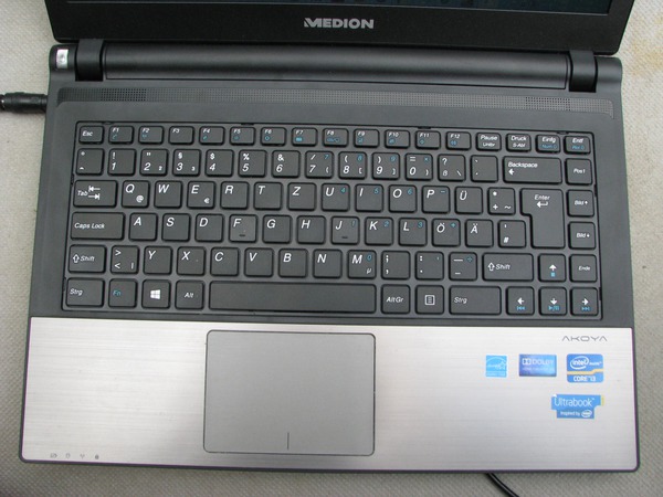 Vollständige Tastatur
Eine Unsitte ist es Pos1, Bild rauf runter und Ende auf den Pfeiltasten zu kombinieren. Genau die gleiche vollständige Tastatur wie mein ASUS UL30A hat auch der Akoya S4216.