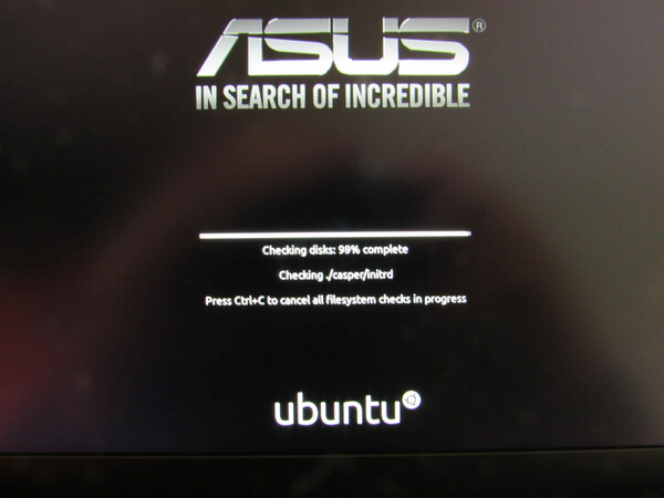 Beginn der Linux Ubuntu Installation
Installieren von Linux Ubuntu 20.04.1 auf einem ASUS Zenbook UM431D. Die ersten Schritte zur Installation.
Bild 1