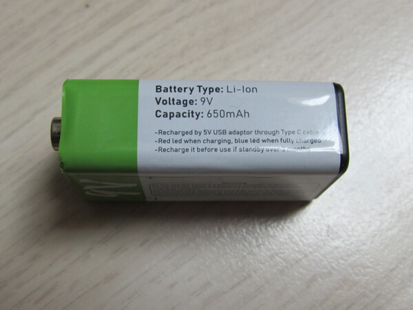 9 Volt Block aufladbar über USB
Ständig darauf achten, dass man das Voltmeter nicht zu lange einschaltet, NEIN DANKE! Die 9 V Wegwerfbatterie wird durch einen über USB aufladbaren 9 V Lithium Akku ersetzt.
Bild 1