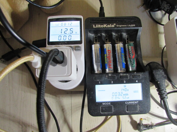 67 Watt USB-C PD Netzteil für 3 Geräte gleichzeitig
Wo früher 3 Steckdosen nötig waren, wird jetzt alles über dieses nur 108 g schwere Netzteil versorgt. Einfach übersichtlich und platzsparend dank USB-C PD Revolution.
Bild 4