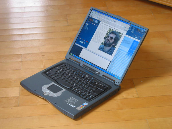 Acer Travelmate 630 Serie 634 LCI Notebooktest - Foto rechts vorne
Photo von rechts vorne. Testbericht über Acer Travelmate 630 Serie 634LCI. mobile P4 mit 512 MB RAM. Weitere Testberichte