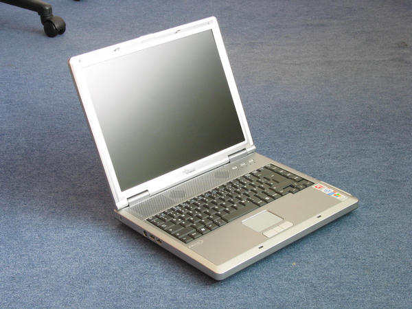 Laptop Fujitsu Siemens Amilo D x830 Test - Foto links vorne
Photo von links vorne Testbericht über Fujitsu Siemens Amilo D x830. Pentium-4-HT mit 1024 MB RAM. Weitere Testberichte