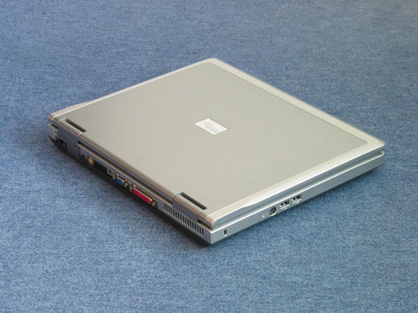 Laptoptests: Fujitsu Siemens Amilo D x830 - Foto rechts hinten
Photo von rechts hinten. Testbericht über Fujitsu Siemens Amilo D x830. Pentium-4-HT mit 1024 MB RAM. Weitere Testberichte
